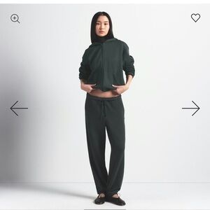 SKIMS Cotton Fleece Sweatpants in Spruce